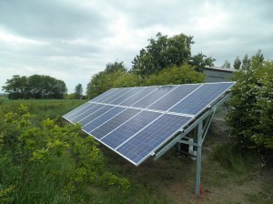 16 x Renesola 250W panels, field mounted